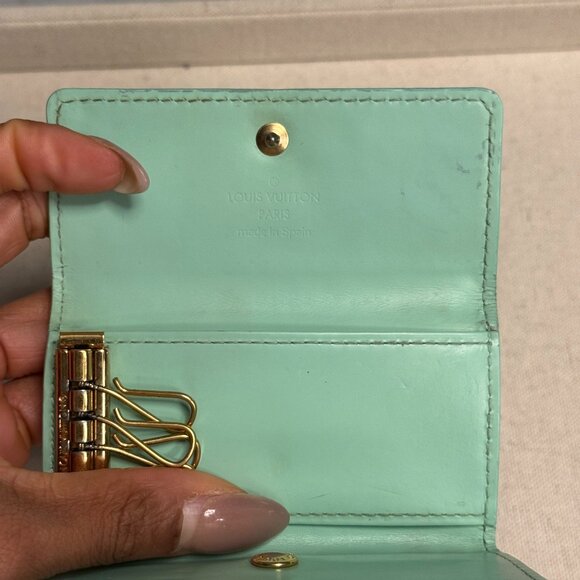Louis Vuitton Monogram Vernis 4 Key Holder - Picture 4 of 12